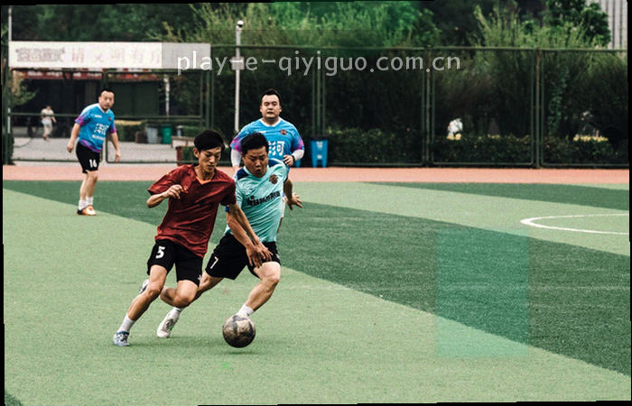 多个彩色标签环绕排列，表示不同联赛的关注列表